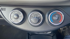 Toyota Yaris 1.5 VVT-i Icon Tech 5dr Petrol Hatchback